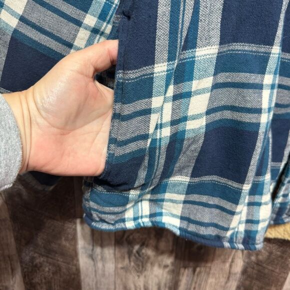 Wrangler- Sherpa Lined Blue/White Plaid Button Down Shacket- Sz. L - Picture 10 of 10